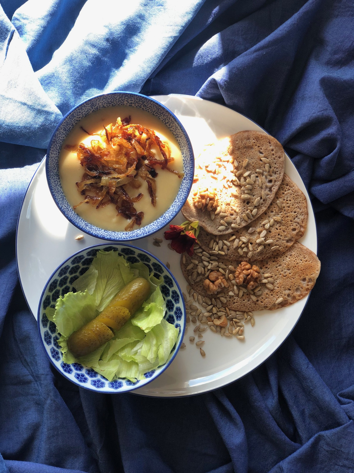 Hrachová kaše s cibulkou